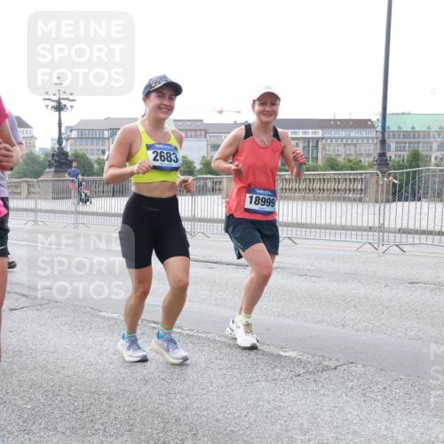 29.06.2025 - hella hamburg halbmarathon Lena Gebhardt http://msf.ph/oto/8404724 29.06.2025 10:03:43 Lombardsbrücke 2683, 5464, 18999, 1032, 1114, 1135, 1138, 1161, 1355, 1367, 1450, 1885, 2277, 2594, 2619, 2683, 2759, 4095, 4307, 4511, 5363, 5384, 5396, 5464, 5613, 6391, 6453, 7006, 7277, 7278, 7279, 7290, 7306, 7485, 7935, 8469, 8484, 8727, 9280, 9453, 9899, 10389, 11402, 11556, 11614, 12211, 12212, 12336, 12377, 12653, 12843, 13173, 13732, 13793, 13857, 13976, 15520, 15539, 15643, 15859, 16113, 16371, 16621, 17098, 17226, 17550, 18028 meine-sportfotos.de