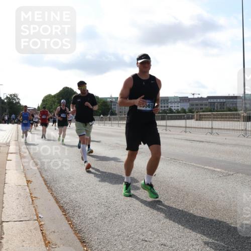 29.06.2025 - hella hamburg halbmarathon Lena Gebhardt http://msf.ph/oto/8404738 29.06.2025 09:49:25 Lombardsbrücke 561, 1445, 1571, 1600, 1603, 2044, 2707, 2745, 2750, 2797, 2849, 2980, 3014, 3116, 3136, 4148, 4766, 5050, 5648, 5889, 6037, 6047, 6095, 6149, 6771, 7035, 7109, 7229, 7310, 7482, 7743, 7981, 8002, 8358, 8465, 9640, 9686, 9914, 10369, 10451, 10877, 10930, 11106, 11177, 11423, 11447, 11952, 12088, 12091, 12098, 12168, 12739, 13064, 13158, 13190, 13755, 13900, 14075, 14311, 14359, 14603, 14629, 14667, 14789, 15094 meine-sportfotos.de