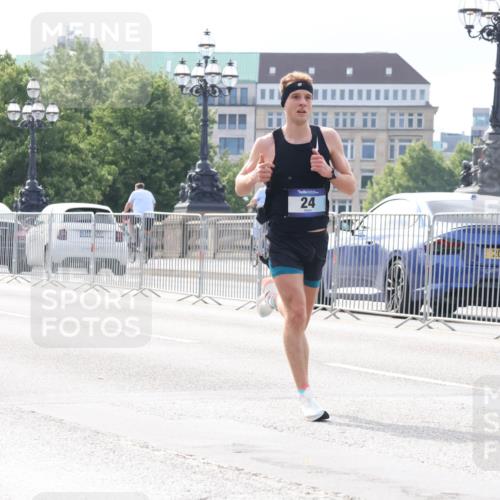 29.06.2025 - hella hamburg halbmarathon Lena Gebhardt http://msf.ph/oto/8404758 29.06.2025 09:33:11 Lombardsbrücke 24, 2, 00, 2, 19, 24 meine-sportfotos.de