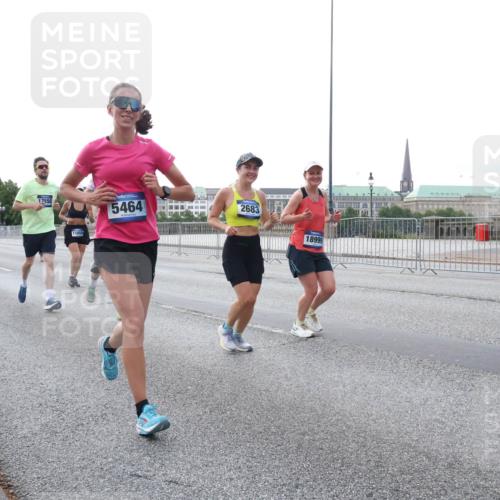 29.06.2025 - hella hamburg halbmarathon Lena Gebhardt http://msf.ph/oto/8404759 29.06.2025 10:03:44 Lombardsbrücke 17550, 13793, 5464, 2683, 18999, 1032, 1114, 1161, 1355, 1367, 1885, 2277, 2594, 2619, 2683, 2759, 4095, 4307, 4511, 5363, 5384, 5396, 5464, 5613, 6391, 6453, 7006, 7277, 7278, 7279, 7290, 7306, 7485, 7935, 8469, 8484, 8727, 9280, 9453, 9899, 10389, 11402, 11556, 11614, 12211, 12212, 12336, 12377, 12653, 12843, 13173, 13793, 13976, 15520, 15539, 15643, 15859, 16113, 16371, 16621, 17098, 17226, 17550, 18028 meine-sportfotos.de