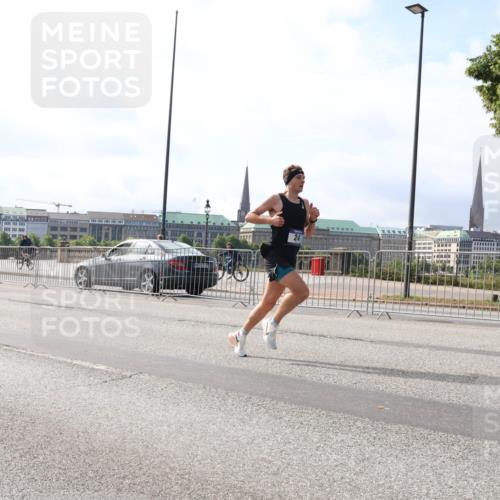 29.06.2025 - hella hamburg halbmarathon Lena Gebhardt http://msf.ph/oto/8404787 29.06.2025 09:33:13 Lombardsbrücke 24 meine-sportfotos.de