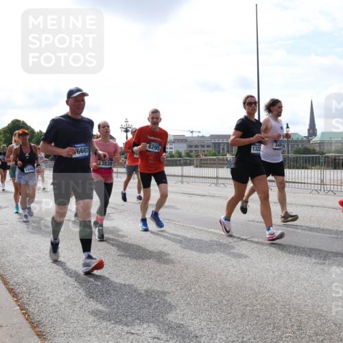 29.06.2025 - hella hamburg halbmarathon Lena Gebhardt http://msf.ph/oto/8404794 29.06.2025 10:16:33 Lombardsbrücke 4478, 15487, 6607, 13835, 14857, 348, 1322, 8295, 71, 1117, 1212, 1240, 1244, 1403, 1599, 1825, 2165, 2347, 2803, 2835, 2912, 3030, 3088, 3134, 3156, 3176, 3450, 3484, 3648, 3687, 4478, 4583, 4637, 5036, 5037, 5046, 5294, 6024, 6328, 6488, 6742, 6941, 6948, 7158, 7358, 7753, 8274, 8295, 8317, 8597, 8619, 8645, 8707, 8847, 8857, 9091, 9208, 9332, 9492, 9601, 9628, 9664, 9676, 9802, 9810, 9881, 10076, 10107, 10139, 10141, 10183, 10232, 10292, 10844, 10990, 11344, 11345 meine-sportfotos.de
