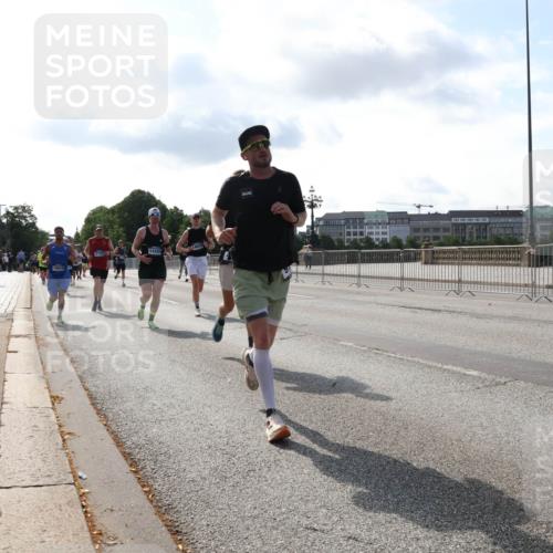 29.06.2025 - hella hamburg halbmarathon Lena Gebhardt http://msf.ph/oto/8404817 29.06.2025 09:49:26 Lombardsbrücke 16816, 2750, 14359, 1445, 1571, 1600, 1603, 2044, 2707, 2745, 2750, 2797, 2849, 2980, 3014, 3116, 3136, 3282, 4148, 4425, 4766, 5050, 5648, 5889, 6037, 6047, 6095, 6149, 6771, 7035, 7109, 7229, 7310, 7743, 7981, 8358, 8370, 8465, 9640, 9686, 9914, 10369, 10451, 10877, 10930, 11106, 11177, 11423, 11447, 11952, 12088, 12091, 12098, 12168, 12739, 13064, 13158, 13190, 13755, 13900, 14075, 14311, 14359, 14603, 14629, 14667, 14789, 15094 meine-sportfotos.de