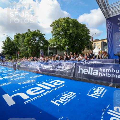 29.06.2025 - hella hamburg halbmarathon Zöllner http://msf.ph/oto/8404818 29.06.2025 10:03:17 Ziel 16 meine-sportfotos.de