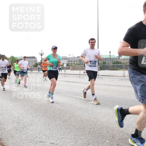 29.06.2025 - hella hamburg halbmarathon Lena Gebhardt http://msf.ph/oto/8404824 29.06.2025 10:24:12 Lombardsbrücke 17414, 5260, 3185, 5258, 5661, 1005, 1009, 1064, 1389, 1444, 1545, 2132, 2477, 2489, 3013, 3185, 3285, 3579, 3786, 4122, 4162, 4464, 4597, 4684, 4719, 4990, 4993, 5039, 5055, 5258, 5260, 5358, 5661, 5954, 6478, 6524, 6526, 7013, 7426, 7528, 7920, 7975, 8141, 8149, 8167, 8187, 8297, 8502, 8676, 8717, 9063, 9217, 9603, 11044, 11306, 11347, 11415, 11454, 12210, 13149, 13380, 13573, 13711, 14143, 14521, 15739, 15853 meine-sportfotos.de