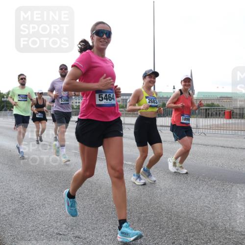 29.06.2025 - hella hamburg halbmarathon Lena Gebhardt http://msf.ph/oto/8404825 29.06.2025 10:03:44 Lombardsbrücke 17550, 13793, 5396, 15850, 5464, 2683, 18999, 1032, 1114, 1161, 1355, 1367, 1885, 2277, 2594, 2619, 2683, 2759, 4095, 4307, 4511, 5363, 5384, 5396, 5464, 5613, 6391, 6453, 7006, 7277, 7278, 7279, 7290, 7306, 7485, 7935, 8469, 8484, 8727, 9280, 9453, 9899, 10389, 11402, 11556, 11614, 12211, 12212, 12336, 12377, 12653, 12843, 13173, 13793, 13976, 15520, 15539, 15643, 15859, 16113, 16371, 16621, 17098, 17226, 17550, 18028 meine-sportfotos.de