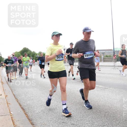 29.06.2025 - hella hamburg halbmarathon Lena Gebhardt http://msf.ph/oto/8404832 29.06.2025 10:50:18 Lombardsbrücke 14692, 733, 5076, 120, 18086, 1259, 1487, 1511, 1828, 2047, 2212, 3203, 3680, 3701, 3710, 3805, 3897, 4090, 4168, 4870, 4961, 5119, 5131, 5749, 5751, 5997, 6680, 6830, 7505, 7677, 7721, 7722, 7755, 8254, 8299, 8834, 9015, 9605, 9940, 10060, 10286, 10617, 10683, 10744, 11030, 11426, 11696, 11716, 11760, 12079, 13127, 13128, 13309, 13381, 13744, 13846, 13887, 14102, 14144, 14505, 14545, 14591, 14940, 15017, 15230, 15626 meine-sportfotos.de