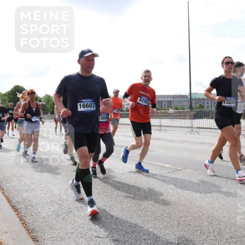 29.06.2025 - hella hamburg halbmarathon Lena Gebhardt http://msf.ph/oto/8404860 29.06.2025 10:16:33 Lombardsbrücke 4478, 16607, 13835, 7158, 8295, 13220, 1117, 1212, 1240, 1244, 1403, 1599, 1825, 2165, 2347, 2803, 2835, 2912, 3030, 3088, 3134, 3156, 3176, 3450, 3484, 3648, 3687, 4478, 4583, 4637, 5036, 5037, 5046, 5294, 6024, 6328, 6488, 6742, 6941, 6948, 7158, 7358, 7753, 8274, 8295, 8317, 8597, 8619, 8645, 8707, 8847, 8857, 9091, 9208, 9332, 9492, 9601, 9628, 9664, 9676, 9802, 9810, 9881, 10076, 10107, 10139, 10141, 10183, 10232, 10292, 10844, 10990, 11344, 11345 meine-sportfotos.de