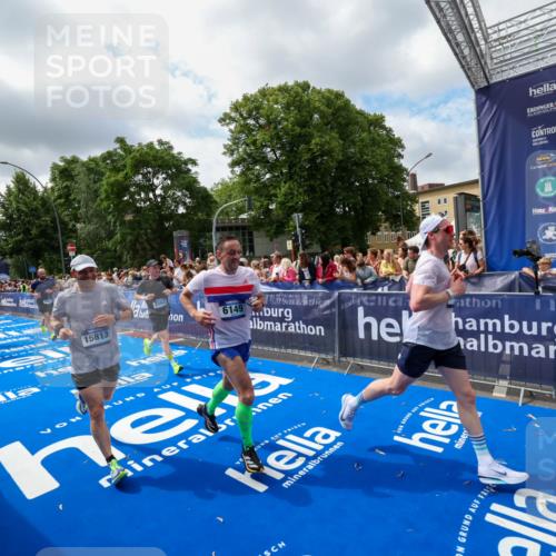 29.06.2025 - hella hamburg halbmarathon Zöllner http://msf.ph/oto/8404867 29.06.2025 10:39:59 Ziel 1603, 2563, 2573, 3626, 4766, 5375, 6149, 7981, 8467, 8574, 11714, 15421, 15813 meine-sportfotos.de