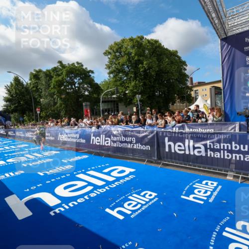 29.06.2025 - hella hamburg halbmarathon Zöllner http://msf.ph/oto/8404868 29.06.2025 10:03:48 Ziel 6 meine-sportfotos.de