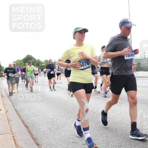 29.06.2025 - hella hamburg halbmarathon Lena Gebhardt http://msf.ph/oto/8404869 29.06.2025 10:50:18 Lombardsbrücke 7339, 221, 5076, 6830, 18086, 1259, 1487, 1511, 1828, 2047, 2212, 3203, 3680, 3701, 3710, 3805, 3897, 4090, 4168, 4870, 4961, 5119, 5131, 5749, 5751, 5997, 6680, 6830, 7505, 7677, 7721, 7722, 7755, 8254, 8299, 8834, 9015, 9605, 9940, 10060, 10286, 10617, 10683, 10744, 11030, 11426, 11696, 11716, 11760, 12079, 13127, 13128, 13309, 13381, 13744, 13846, 13887, 14102, 14144, 14505, 14545, 14591, 14940, 15017, 15230, 15626 meine-sportfotos.de
