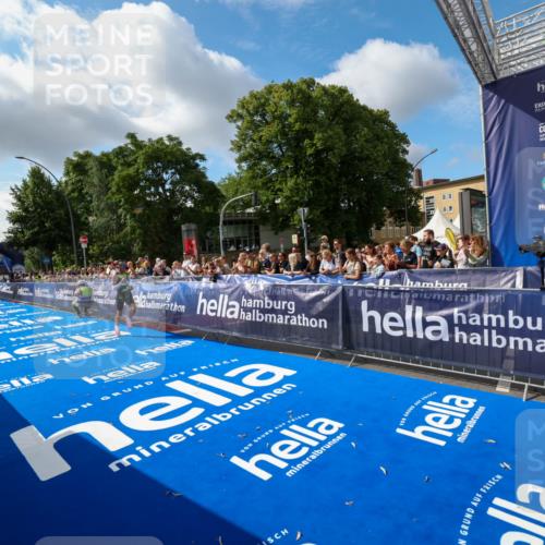 29.06.2025 - hella hamburg halbmarathon Zöllner http://msf.ph/oto/8404890 29.06.2025 10:03:48 Ziel 6 meine-sportfotos.de