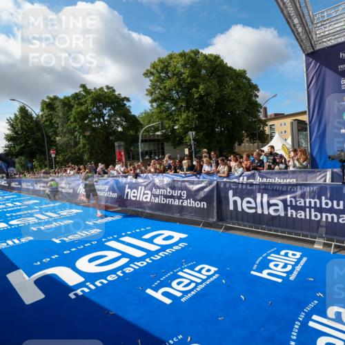 29.06.2025 - hella hamburg halbmarathon Zöllner http://msf.ph/oto/8404905 29.06.2025 10:03:48 Ziel 6 meine-sportfotos.de