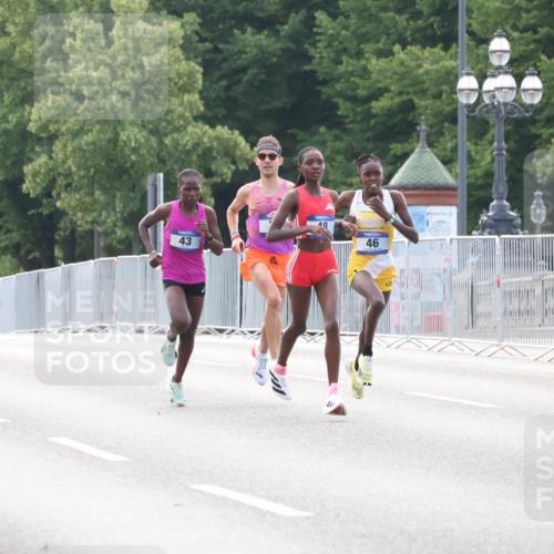 29.06.2025 - hella hamburg halbmarathon Lena Gebhardt http://msf.ph/oto/8404951 29.06.2025 09:34:50 Lombardsbrücke 43, 48, 46 meine-sportfotos.de
