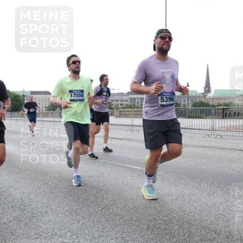 29.06.2025 - hella hamburg halbmarathon Lena Gebhardt http://msf.ph/oto/8404955 29.06.2025 10:03:45 Lombardsbrücke 13793, 17550, 5396, 1032, 1114, 1161, 1355, 1367, 1885, 2277, 2594, 2619, 2683, 2759, 4095, 4307, 4488, 4511, 5363, 5384, 5396, 5464, 5613, 6391, 6453, 7006, 7277, 7278, 7279, 7290, 7306, 7485, 7935, 8469, 8484, 8727, 9280, 9453, 9899, 10389, 11402, 11556, 11614, 12211, 12212, 12336, 12377, 12653, 12843, 13173, 13793, 13976, 15520, 15539, 15643, 15859, 16113, 16371, 16621, 17098, 17226, 17550, 18028 meine-sportfotos.de