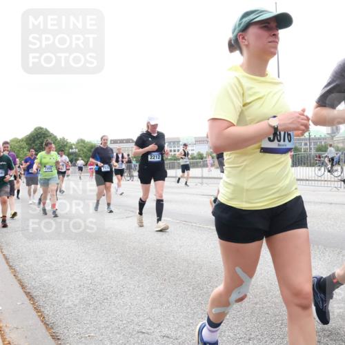 29.06.2025 - hella hamburg halbmarathon Lena Gebhardt http://msf.ph/oto/8404962 29.06.2025 10:50:18 Lombardsbrücke 14692, 7339, 2212, 976, 18086, 1259, 1487, 1511, 1828, 2047, 2212, 3203, 3680, 3701, 3710, 3805, 3897, 4090, 4168, 4870, 4961, 5119, 5131, 5749, 5751, 5997, 6680, 6830, 7505, 7677, 7721, 7722, 7755, 8254, 8299, 8834, 9015, 9605, 9940, 10060, 10286, 10617, 10683, 10744, 11030, 11426, 11696, 11716, 11760, 12079, 13127, 13128, 13309, 13381, 13744, 13846, 13887, 14102, 14144, 14505, 14545, 14591, 14940, 15017, 15230, 15626 meine-sportfotos.de