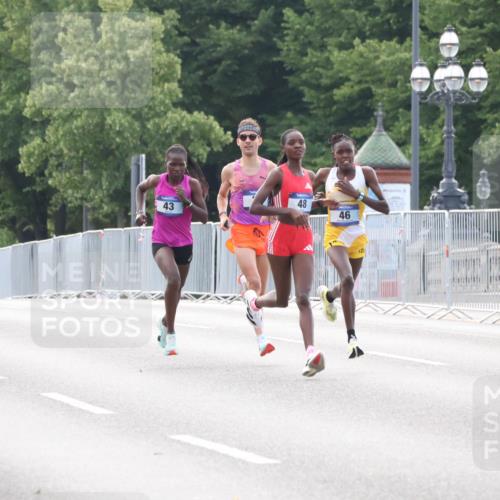 29.06.2025 - hella hamburg halbmarathon Lena Gebhardt http://msf.ph/oto/8404980 29.06.2025 09:34:50 Lombardsbrücke 48, 43, 46, 12 meine-sportfotos.de