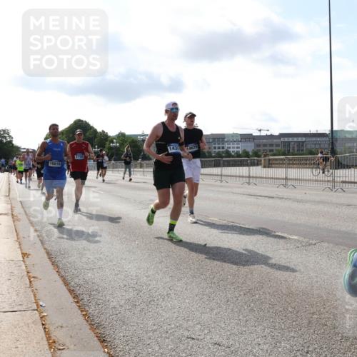 29.06.2025 - hella hamburg halbmarathon Lena Gebhardt http://msf.ph/oto/8404995 29.06.2025 09:49:27 Lombardsbrücke 16816, 1435, 2750, 4629, 2, 41, 1343, 1445, 1571, 1600, 1603, 2044, 2707, 2745, 2750, 2797, 2849, 2980, 3014, 3116, 3136, 3282, 4148, 4425, 4766, 5050, 5648, 5889, 6037, 6047, 6095, 6149, 6771, 7035, 7109, 7229, 7310, 7743, 7981, 8358, 8370, 8465, 9296, 9640, 9686, 9914, 10369, 10451, 10877, 10930, 11106, 11423, 11447, 11952, 12088, 12091, 12098, 12168, 12739, 13064, 13158, 13190, 13755, 13800, 13900, 14075, 14311, 14359, 14603, 14629, 14667, 14789, 15094 meine-sportfotos.de