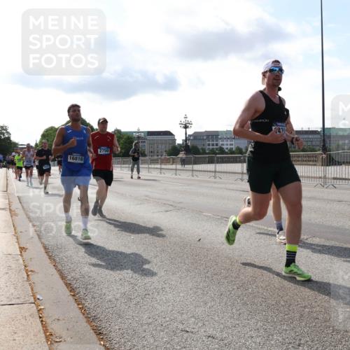 29.06.2025 - hella hamburg halbmarathon Lena Gebhardt http://msf.ph/oto/8405021 29.06.2025 09:49:28 Lombardsbrücke 16816, 2750, 435, 1343, 1445, 1600, 1603, 2044, 2707, 2745, 2750, 2797, 2849, 2980, 3014, 3116, 3136, 3282, 4148, 4303, 4425, 4766, 5050, 5648, 5889, 6037, 6047, 6095, 6149, 6771, 7035, 7109, 7229, 7743, 7981, 8358, 8370, 8465, 9296, 9640, 9686, 9914, 10369, 10451, 10877, 10930, 11423, 11447, 11952, 12088, 12091, 12098, 12168, 12739, 13064, 13158, 13190, 13755, 13800, 13900, 14075, 14311, 14359, 14603, 14629, 14667, 14688, 14789, 15094 meine-sportfotos.de