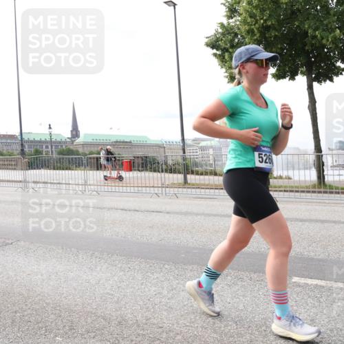 29.06.2025 - hella hamburg halbmarathon Lena Gebhardt http://msf.ph/oto/8405031 29.06.2025 10:24:14 Lombardsbrücke 1821, 526, 1005, 1009, 1064, 1389, 1444, 1545, 2132, 2477, 2489, 3013, 3185, 3285, 3579, 3786, 4122, 4162, 4464, 4597, 4684, 4719, 4990, 4993, 5039, 5055, 5258, 5260, 5358, 5661, 5954, 6478, 6524, 6526, 7013, 7426, 7528, 7920, 7975, 8141, 8149, 8167, 8187, 8297, 8502, 8717, 9063, 9217, 9603, 11044, 11306, 11347, 11415, 11454, 12210, 13149, 13380, 13573, 13711, 14143, 15739, 15853 meine-sportfotos.de