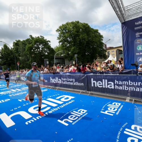 29.06.2025 - hella hamburg halbmarathon Zöllner http://msf.ph/oto/8405037 29.06.2025 10:40:12 Ziel 2826, 3547, 4381, 5007, 5409, 5508, 5916, 7495, 8933, 10968, 11731, 13514, 13667, 15424, 18979 meine-sportfotos.de