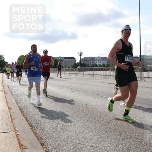 29.06.2025 - hella hamburg halbmarathon Lena Gebhardt http://msf.ph/oto/8405048 29.06.2025 09:49:28 Lombardsbrücke 16816, 2750, 1435, 1343, 1445, 1600, 1603, 2044, 2707, 2745, 2750, 2797, 2849, 2980, 3014, 3116, 3136, 3282, 4148, 4303, 4425, 4766, 5050, 5648, 5889, 6037, 6047, 6095, 6149, 6771, 7035, 7109, 7229, 7743, 7981, 8358, 8370, 8465, 9296, 9640, 9686, 9914, 10369, 10451, 10877, 10930, 11423, 11447, 11952, 12088, 12091, 12098, 12168, 12739, 13064, 13158, 13190, 13755, 13800, 13900, 14075, 14311, 14359, 14603, 14629, 14667, 14688, 14789, 15094 meine-sportfotos.de