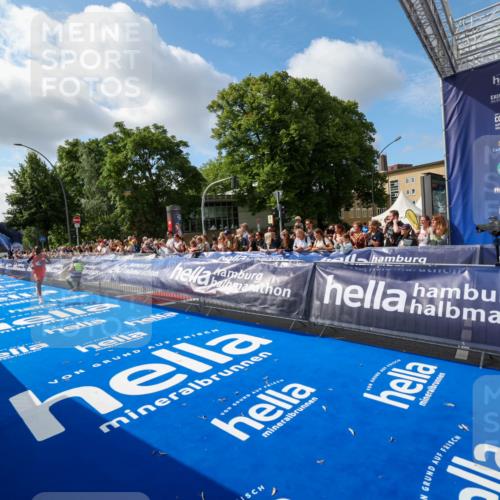 29.06.2025 - hella hamburg halbmarathon Zöllner http://msf.ph/oto/8405062 29.06.2025 10:03:58 Ziel 13 meine-sportfotos.de