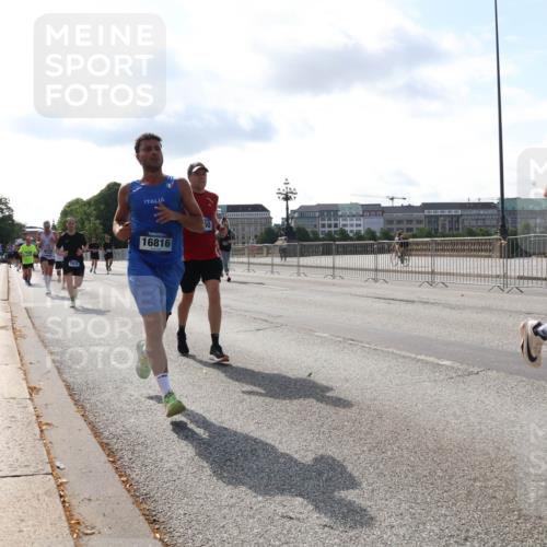 29.06.2025 - hella hamburg halbmarathon Lena Gebhardt http://msf.ph/oto/8405073 29.06.2025 09:49:28 Lombardsbrücke 16816, 50, 1343, 1445, 1600, 1603, 2044, 2707, 2745, 2750, 2797, 2849, 2980, 3014, 3116, 3136, 3282, 4148, 4303, 4425, 4766, 5050, 5648, 5889, 6037, 6047, 6095, 6149, 6771, 7035, 7109, 7229, 7743, 7981, 8358, 8370, 8465, 9296, 9640, 9686, 9914, 10369, 10451, 10877, 10930, 11423, 11447, 11952, 12088, 12091, 12098, 12168, 12739, 13064, 13158, 13190, 13755, 13800, 13900, 14075, 14311, 14359, 14603, 14629, 14667, 14688, 14789, 15094 meine-sportfotos.de