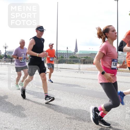 29.06.2025 - hella hamburg halbmarathon Lena Gebhardt http://msf.ph/oto/8405090 29.06.2025 10:16:34 Lombardsbrücke 7158, 8707, 15487, 138, 295, 1117, 1212, 1240, 1244, 1403, 1599, 1602, 1825, 2347, 2803, 2835, 2912, 3030, 3088, 3134, 3156, 3176, 3450, 3484, 3648, 3687, 4478, 4583, 4637, 5036, 5037, 5046, 5294, 6024, 6328, 6488, 6742, 6941, 6948, 7158, 7358, 7753, 8274, 8295, 8317, 8597, 8619, 8645, 8707, 8847, 8857, 9091, 9208, 9332, 9492, 9601, 9628, 9664, 9676, 9802, 9810, 9881, 10076, 10107, 10139, 10141, 10183, 10232, 10292, 10844, 10990, 11344, 11345 meine-sportfotos.de