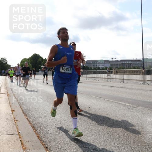 29.06.2025 - hella hamburg halbmarathon Lena Gebhardt http://msf.ph/oto/8405095 29.06.2025 09:49:28 Lombardsbrücke 16816, 1343, 1445, 1600, 1603, 2044, 2707, 2745, 2750, 2797, 2849, 2980, 3014, 3116, 3136, 3282, 4148, 4303, 4425, 4766, 5050, 5648, 5889, 6037, 6047, 6095, 6149, 6771, 7035, 7109, 7229, 7743, 7981, 8358, 8370, 8465, 9296, 9640, 9686, 9914, 10369, 10451, 10877, 10930, 11423, 11447, 11952, 12088, 12091, 12098, 12168, 12739, 13064, 13158, 13190, 13755, 13800, 13900, 14075, 14311, 14359, 14603, 14629, 14667, 14688, 14789, 15094 meine-sportfotos.de