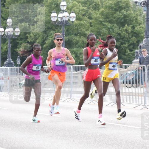 29.06.2025 - hella hamburg halbmarathon Lena Gebhardt http://msf.ph/oto/8405113 29.06.2025 09:34:52 Lombardsbrücke 29, 43, 48, 46 meine-sportfotos.de