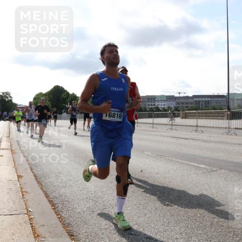 29.06.2025 - hella hamburg halbmarathon Lena Gebhardt http://msf.ph/oto/8405119 29.06.2025 09:49:28 Lombardsbrücke 7035, 16816, 1343, 1445, 1600, 1603, 2044, 2707, 2745, 2750, 2797, 2849, 2980, 3014, 3116, 3136, 3282, 4148, 4303, 4425, 4766, 5050, 5648, 5889, 6037, 6047, 6095, 6149, 6771, 7035, 7109, 7229, 7743, 7981, 8358, 8370, 8465, 9296, 9640, 9686, 9914, 10369, 10451, 10877, 10930, 11423, 11447, 11952, 12088, 12091, 12098, 12168, 12739, 13064, 13158, 13190, 13755, 13800, 13900, 14075, 14311, 14359, 14603, 14629, 14667, 14688, 14789, 15094 meine-sportfotos.de