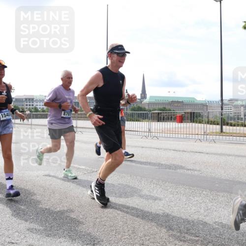 29.06.2025 - hella hamburg halbmarathon Lena Gebhardt http://msf.ph/oto/8405120 29.06.2025 10:16:34 Lombardsbrücke 1548, 8707, 1117, 1212, 1240, 1244, 1403, 1599, 1602, 1825, 2347, 2803, 2835, 2912, 3030, 3088, 3134, 3156, 3176, 3450, 3484, 3648, 3687, 4478, 4583, 4637, 5036, 5037, 5046, 5294, 6024, 6328, 6488, 6742, 6941, 6948, 7158, 7358, 7753, 8274, 8295, 8317, 8597, 8619, 8645, 8707, 8847, 8857, 9091, 9208, 9332, 9492, 9601, 9628, 9664, 9676, 9802, 9810, 9881, 10076, 10107, 10139, 10141, 10183, 10232, 10292, 10844, 10990, 11344, 11345 meine-sportfotos.de
