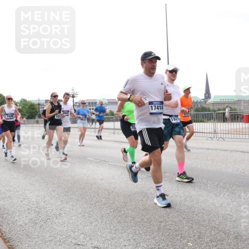29.06.2025 - hella hamburg halbmarathon Lena Gebhardt http://msf.ph/oto/8405124 29.06.2025 10:24:14 Lombardsbrücke 11347, 7426, 503, 5954, 37, 17414, 1821, 1005, 1009, 1064, 1389, 1444, 1545, 2132, 2477, 2489, 3013, 3185, 3285, 3579, 3786, 4122, 4162, 4464, 4597, 4684, 4719, 4990, 4993, 5039, 5055, 5258, 5260, 5358, 5661, 5954, 6478, 6524, 6526, 7013, 7426, 7528, 7920, 7975, 8141, 8149, 8167, 8187, 8297, 8502, 8717, 9063, 9217, 9603, 11044, 11306, 11347, 11415, 11454, 12210, 13149, 13380, 13573, 13711, 14143, 15739, 15853 meine-sportfotos.de
