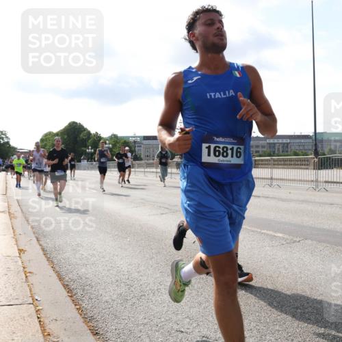 29.06.2025 - hella hamburg halbmarathon Lena Gebhardt http://msf.ph/oto/8405132 29.06.2025 09:49:29 Lombardsbrücke 7035, 16816, 56666, 1343, 1445, 1600, 1603, 2044, 2707, 2745, 2750, 2797, 2849, 2980, 3014, 3116, 3136, 3282, 4148, 4303, 4425, 4766, 5050, 5648, 5889, 6037, 6047, 6095, 6149, 6771, 7035, 7109, 7229, 7743, 7981, 8358, 8370, 8465, 9264, 9265, 9296, 9640, 9686, 9914, 10369, 10451, 10877, 10930, 11447, 11952, 12088, 12091, 12098, 12168, 12739, 13064, 13158, 13190, 13755, 13800, 13900, 14075, 14311, 14359, 14603, 14629, 14667, 14688, 14789, 15094 meine-sportfotos.de