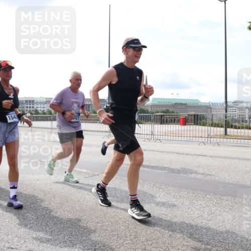 29.06.2025 - hella hamburg halbmarathon Lena Gebhardt http://msf.ph/oto/8405151 29.06.2025 10:16:34 Lombardsbrücke 1548, 707, 1117, 1212, 1240, 1244, 1403, 1599, 1602, 1825, 2347, 2803, 2835, 2912, 3030, 3088, 3134, 3156, 3176, 3450, 3484, 3648, 3687, 4478, 4583, 4637, 5036, 5037, 5046, 5294, 6024, 6328, 6488, 6742, 6941, 6948, 7158, 7358, 7753, 8274, 8295, 8317, 8597, 8619, 8645, 8707, 8847, 8857, 9091, 9208, 9332, 9492, 9601, 9628, 9664, 9676, 9802, 9810, 9881, 10076, 10107, 10139, 10141, 10183, 10232, 10292, 10844, 10990, 11344, 11345 meine-sportfotos.de