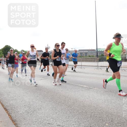 29.06.2025 - hella hamburg halbmarathon Lena Gebhardt http://msf.ph/oto/8405169 29.06.2025 10:24:15 Lombardsbrücke 1389, 11347, 5443, 7426, 503, 579, 3185, 4684, 1005, 1009, 1064, 1389, 1444, 1545, 2132, 2477, 2489, 3013, 3185, 3285, 3579, 3786, 4122, 4162, 4464, 4597, 4684, 4719, 4990, 4993, 5039, 5055, 5258, 5260, 5358, 5661, 5954, 6478, 6524, 6526, 7013, 7426, 7528, 7920, 7975, 8141, 8149, 8167, 8187, 8297, 8502, 8717, 9063, 9217, 9603, 11044, 11306, 11347, 11415, 11454, 12210, 13149, 13380, 13573, 13638, 13711, 14143 meine-sportfotos.de