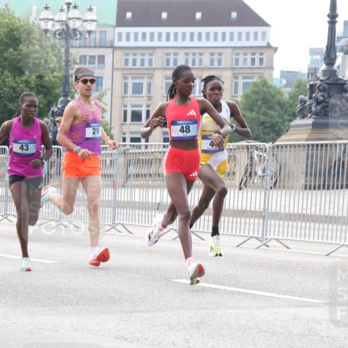 29.06.2025 - hella hamburg halbmarathon Lena Gebhardt http://msf.ph/oto/8405172 29.06.2025 09:34:53 Lombardsbrücke 43, 29, 48, 29, 43, 46, 48 meine-sportfotos.de