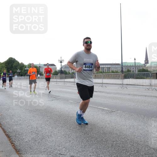 29.06.2025 - hella hamburg halbmarathon Lena Gebhardt http://msf.ph/oto/8405179 29.06.2025 10:03:47 Lombardsbrücke 16621, 8484, 1032, 1114, 1161, 1355, 1367, 1885, 2277, 2619, 2683, 2759, 3488, 4095, 4307, 4488, 4511, 5363, 5384, 5396, 5464, 5613, 6391, 6453, 7006, 7017, 7277, 7278, 7279, 7306, 7485, 8421, 8422, 8423, 8469, 8484, 8727, 9280, 9453, 9899, 10389, 11402, 11556, 11614, 12211, 12336, 12377, 12653, 12843, 13173, 13583, 13793, 13976, 15520, 15539, 15643, 15859, 16113, 16371, 16621, 17098, 17226, 17550, 18028 meine-sportfotos.de