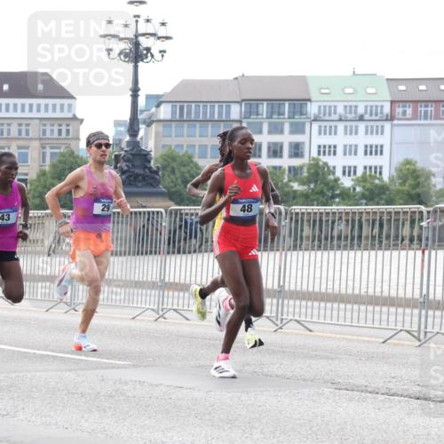 29.06.2025 - hella hamburg halbmarathon Lena Gebhardt http://msf.ph/oto/8405204 29.06.2025 09:34:54 Lombardsbrücke 29, 48, 43, 29, 43, 46, 48 meine-sportfotos.de