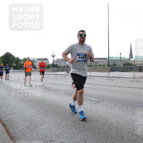 29.06.2025 - hella hamburg halbmarathon Lena Gebhardt http://msf.ph/oto/8405210 29.06.2025 10:03:47 Lombardsbrücke 8484, 1032, 1114, 1161, 1355, 1367, 1885, 2277, 2619, 2683, 2759, 3488, 4095, 4307, 4488, 4511, 5363, 5384, 5396, 5464, 5613, 6391, 6453, 7006, 7017, 7277, 7278, 7279, 7306, 7485, 8421, 8422, 8423, 8469, 8484, 8727, 9280, 9453, 9899, 10389, 11402, 11556, 11614, 12211, 12336, 12377, 12653, 12843, 13173, 13583, 13793, 13976, 15520, 15539, 15643, 15859, 16113, 16371, 16621, 17098, 17226, 17550, 18028 meine-sportfotos.de