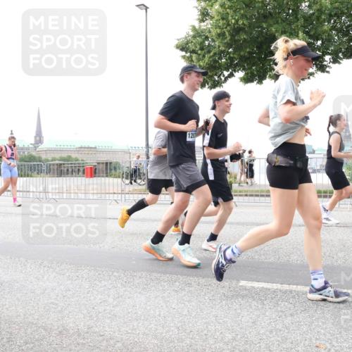 29.06.2025 - hella hamburg halbmarathon Lena Gebhardt http://msf.ph/oto/8405221 29.06.2025 10:50:20 Lombardsbrücke 1207, 1259, 1487, 1511, 1828, 2047, 3203, 3680, 3701, 3710, 3805, 3897, 4090, 4168, 4870, 4961, 5119, 5131, 5749, 5751, 5997, 6680, 6830, 7505, 7677, 7721, 7722, 7755, 8254, 8299, 8834, 9015, 9605, 9940, 10060, 10286, 10617, 10683, 10744, 11030, 11426, 11696, 11716, 11760, 12079, 13127, 13128, 13309, 13381, 13744, 13846, 13887, 14102, 14144, 14505, 14591, 14940, 15017, 15230, 15626 meine-sportfotos.de