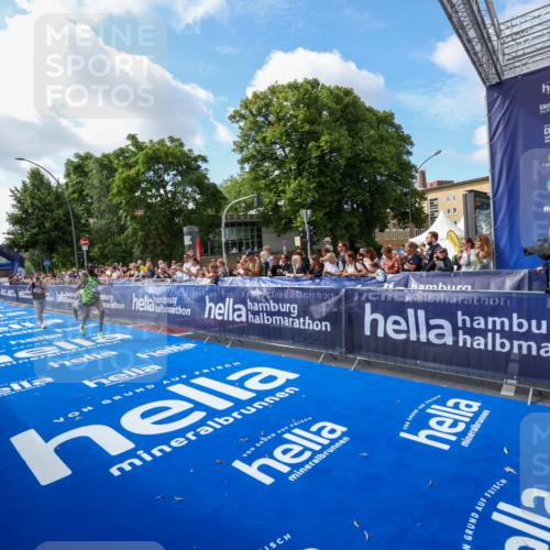 29.06.2025 - hella hamburg halbmarathon Zöllner http://msf.ph/oto/8405235 29.06.2025 10:04:26 Ziel 8, 20, 59 meine-sportfotos.de