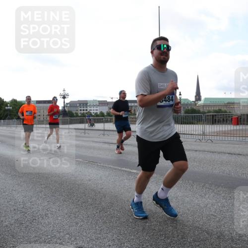 29.06.2025 - hella hamburg halbmarathon Lena Gebhardt http://msf.ph/oto/8405237 29.06.2025 10:03:47 Lombardsbrücke 11402, 7006, 484, 1032, 1114, 1161, 1355, 1367, 1885, 2277, 2619, 2683, 2759, 3488, 4095, 4307, 4488, 4511, 5363, 5384, 5396, 5464, 5613, 6391, 6453, 7006, 7017, 7277, 7278, 7279, 7306, 7485, 8421, 8422, 8423, 8469, 8484, 8727, 9280, 9453, 9899, 10389, 11402, 11556, 11614, 12211, 12336, 12377, 12653, 12843, 13173, 13583, 13793, 13976, 15520, 15539, 15643, 15859, 16113, 16371, 16621, 17098, 17226, 17550, 18028 meine-sportfotos.de