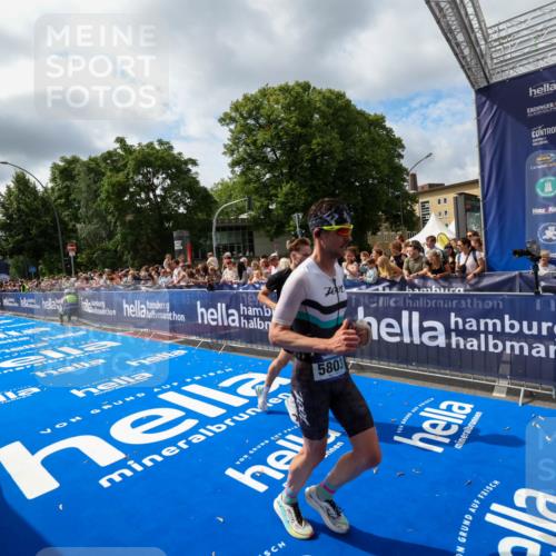 29.06.2025 - hella hamburg halbmarathon Zöllner http://msf.ph/oto/8405243 29.06.2025 10:40:23 Ziel 5803, 8370, 14699, 17245, 17916, 18614 meine-sportfotos.de