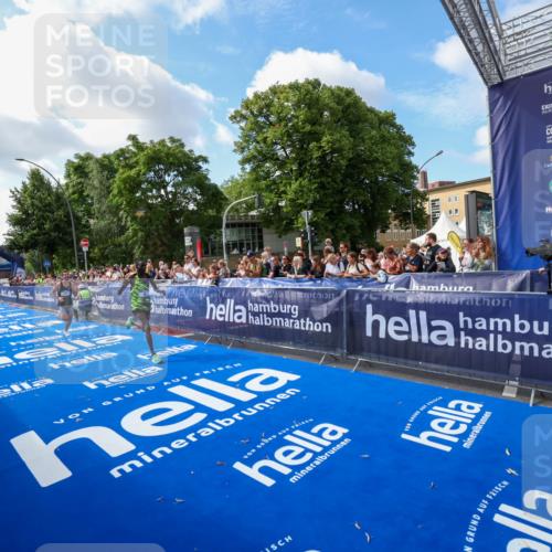 29.06.2025 - hella hamburg halbmarathon Zöllner http://msf.ph/oto/8405252 29.06.2025 10:04:27 Ziel 8, 20, 59 meine-sportfotos.de