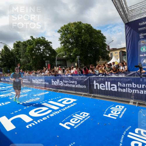 29.06.2025 - hella hamburg halbmarathon Zöllner http://msf.ph/oto/8405257 29.06.2025 10:40:28 Ziel 6649, 8370, 14924, 15247, 17245, 17916 meine-sportfotos.de