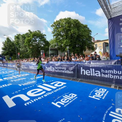 29.06.2025 - hella hamburg halbmarathon Zöllner http://msf.ph/oto/8405261 29.06.2025 10:04:27 Ziel 8, 20, 59 meine-sportfotos.de