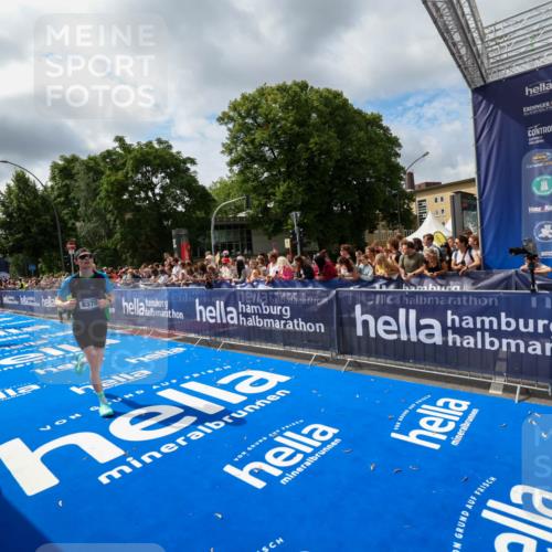 29.06.2025 - hella hamburg halbmarathon Zöllner http://msf.ph/oto/8405266 29.06.2025 10:40:28 Ziel 6649, 8370, 14924, 15247, 17245, 17916 meine-sportfotos.de