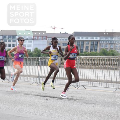 29.06.2025 - hella hamburg halbmarathon Lena Gebhardt http://msf.ph/oto/8405278 29.06.2025 09:34:54 Lombardsbrücke 29, 43, 46, 48, 29, 43, 46, 48 meine-sportfotos.de